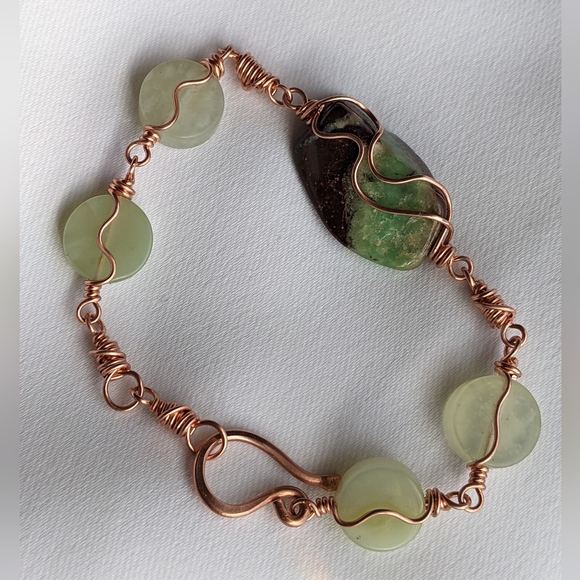 Handcrafted Copper Chain Bracelet With Chrysoprase And Aventurine Gemstones - Picture 9 of 16